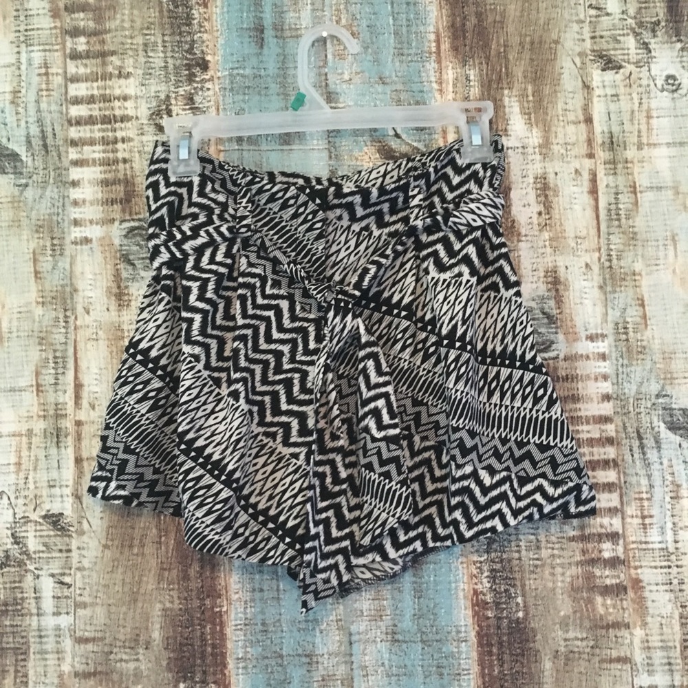 Shorts - Picture 5 of 8